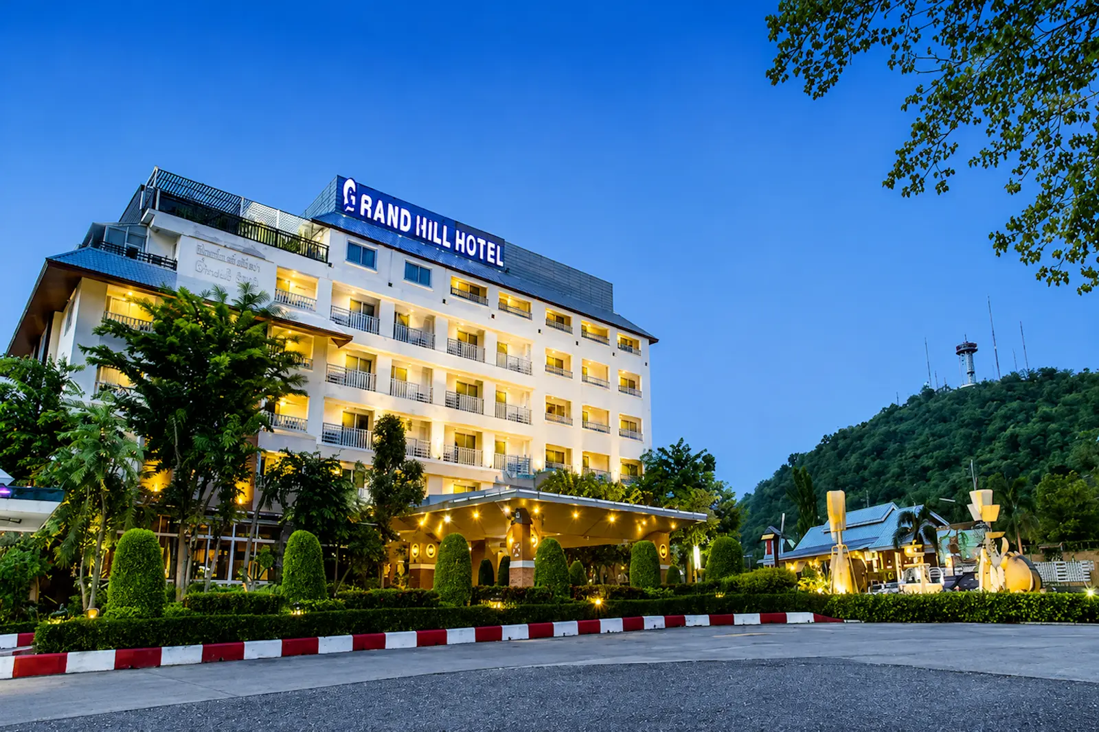 GRAND HILL RESORT & SPA
